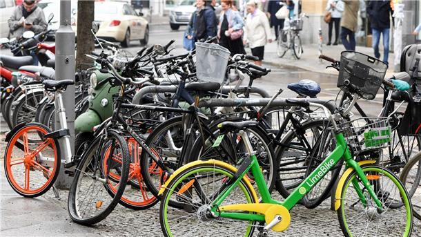 Fahrräder kostenlos auf Parkplätzen: Ist das neu? Fahrräder dürfen in Berlin kostenlos auf Parkplätzen stehen.