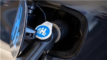 Fahrzeuge mit alternativen Antrieben machten auf dem geplanten Autohof in Lehnstedt Station. Ab Januar 2021 soll hier eine energieautarke Wasserstoff- und Stromtankstelle entstehen.