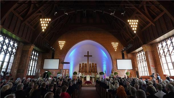 Schleswig-Holstein nimmt Abschied von Heide Simonis Familie und Weggefährten nehmen in der Kieler Petruskirche Abschied von Heide Simonis.