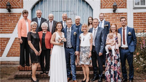 Mythos „Gefährliches Australien“ - Stimmt das wirklich? Familienfoto bei der Hochzeit von Bruder Janek.