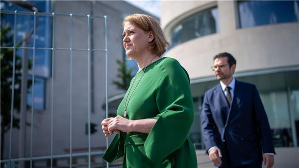 Familienministerin Lisa Paus (Grüne) und Justizminister Marco Buschmann (FDP) geben nach der Kabinettssitzung ein Pressestatement zum Selbstbestimmungsgesetz ab.