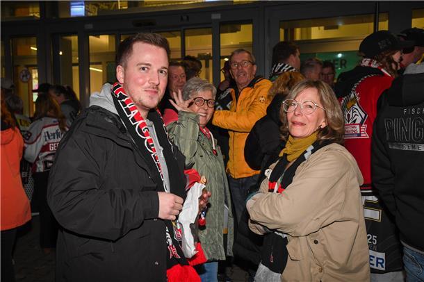 Fans aus Nord und Süd sind voller Vorfreude auf das DEL-Duell der Fischtown Ping...