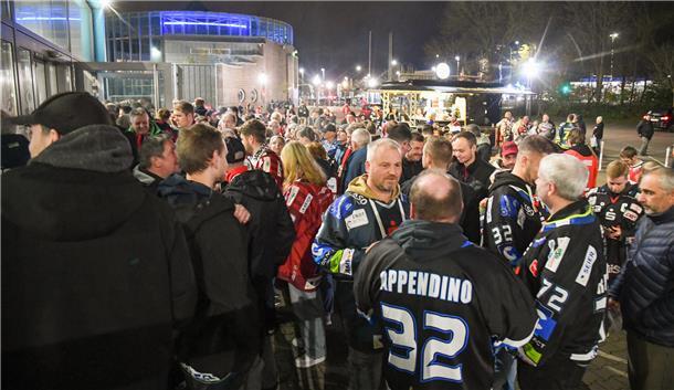 Fans aus Nord und Süd sind voller Vorfreude auf das DEL-Duell der Fischtown Ping...