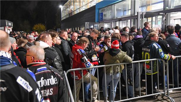 Fans aus Nord und Süd sind voller Vorfreude auf das DEL-Duell der Fischtown Ping...