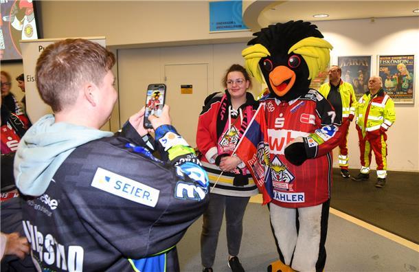 Fans aus Nord und Süd sind voller Vorfreude auf das DEL-Duell der Fischtown Ping...