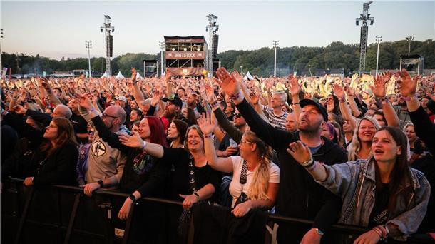 Fettes Brot feiern fette Fete zum Abschied Fans feiern die Hamburger Hip-Hop-Band „Fettes Brot“ bei ihrem ersten von zwei Abschiedskonzerten.