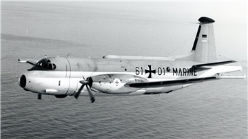 Ein Flugzeug mit zwei Triebwerken