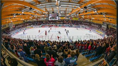 Fast ein Jahrzehnt wurde um den Neubau der Eisarena in Bremerhaven gerungen, bis die Halle 2011 eröffnet wurde. Ein Verkleinern der Kapazitäten der benachbarten Stadthalle wäre für den Basketball und den Tanzsport in Bremerhaven ähnlich fatal.