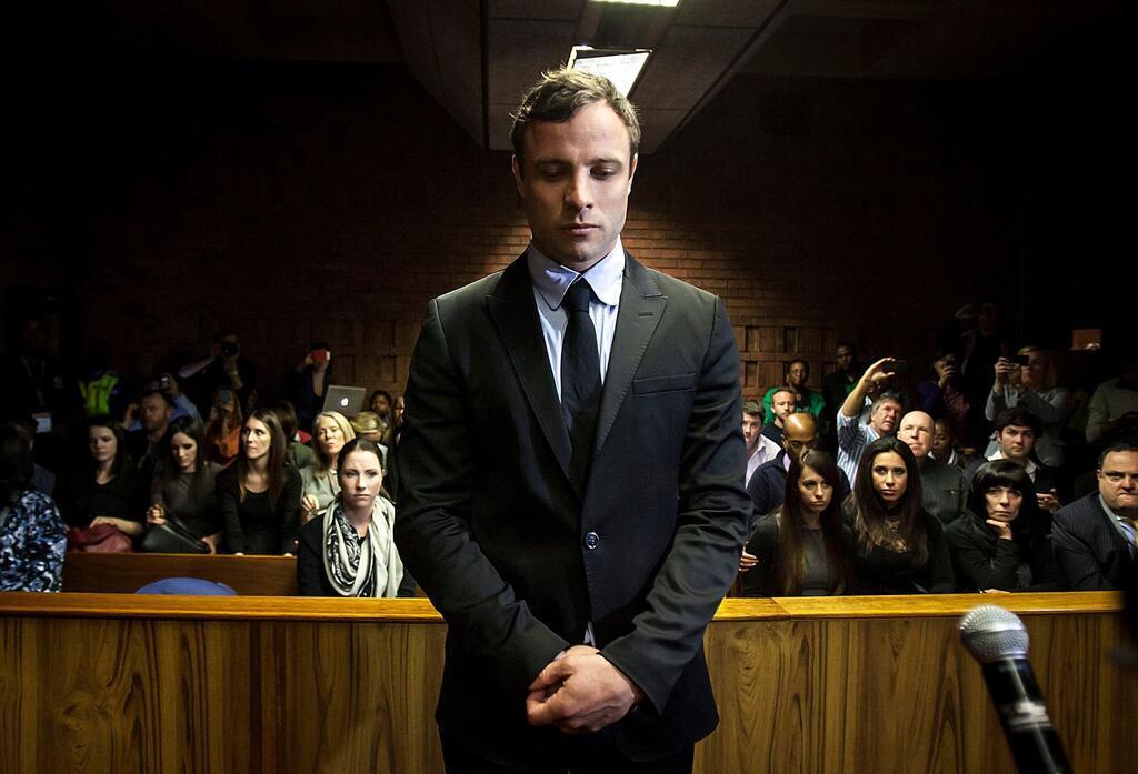 Fast elf Jahre nach dem gewaltsamen Tod seiner damaligen Freundin ist Oscar Pistorius auf Bewährung freigekommen.