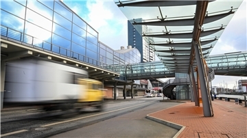 Fast jeder Bremerhavener hat eine Meinung zur Columbusstraße und dem neuen Gutachten. Nur der Magistrat spricht – offiziell – nicht darüber.