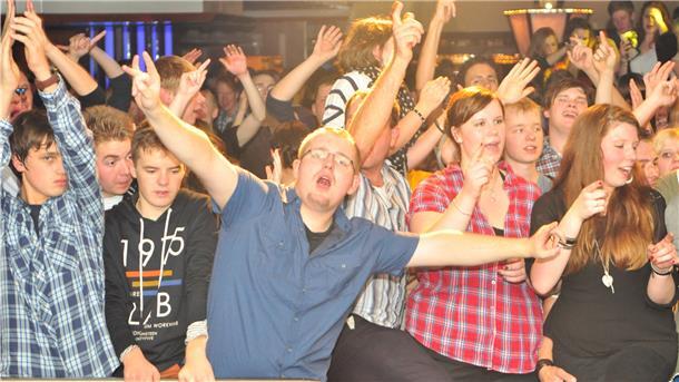 Feiernde Menschen im Roes in Lintig: Seit 1962 wird regelmäßig dort gefeiert.