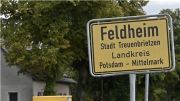 Feldheim betreibt 55 Windanlagen, eine Biogasanlage und eine Solaranlage. Damit ist die autarke Versorgung mit Strom und Wärmeenergie zu stabilen Preisen gesichert.