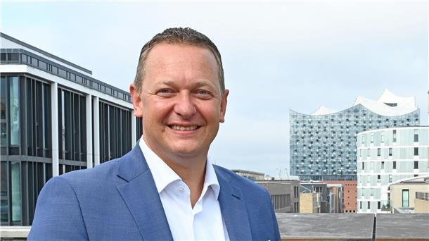 Aida-Chef: Grüne Treibstoffe über Emissionshandel bezahlen Felix Eichhorn leitet den Rostocker Kreuzfahrtanbieter Aida. (Produktion)