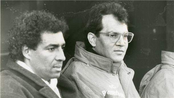 Ein schwarz-weiß-Foto zeigt den jungen Felix Magath.