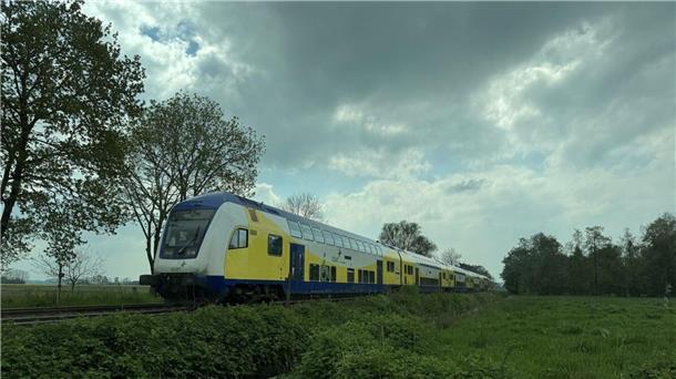 Feuerwehr, Polizei und Rettungsdienst arbeiten stundenlang an der Unfallstelle – körperlich fordernd und emotional belastend.