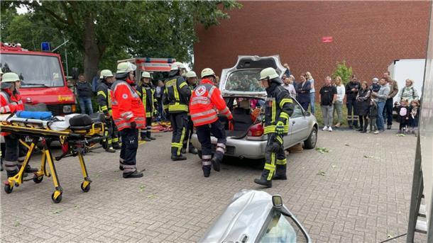 Feuerwehr und DRK-Bereitschaft arbeiten zusammen