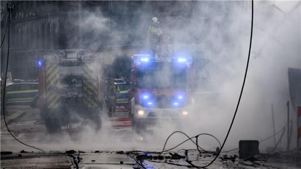 Explosionen in Dresden nach Brand an Gasleitung Feuerwehreinsatz wegen einer Gasexplosion in Dresden. Verletzte gab es nach Angaben der Feuerwehr nicht.