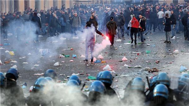 Feyenoord-Fans sorgten durch Ausschreitungen schon häufiger für Negativschlagzeilen.