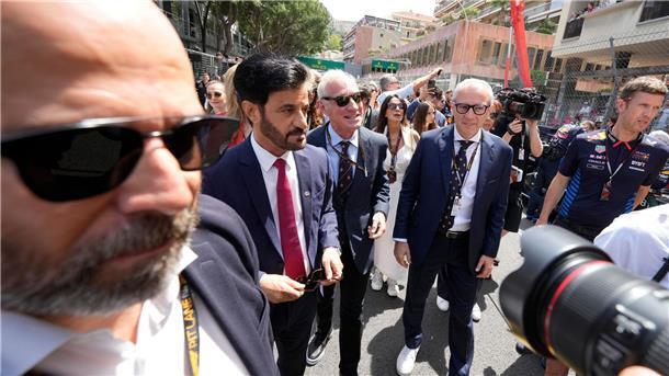 Fahrer vereint auf Kurs: Zoff ums F-Wort mit dem Fia-Boss Fia-Boss Mohammed Ben Sulayem (2.v.l) wird von den Fahrern kritisiert.