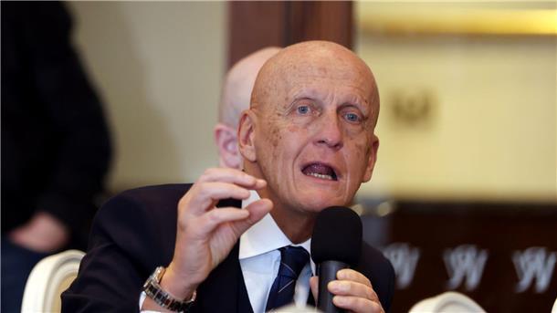 Collina: Bedrohungen gegen Schiedsrichter ein Krebsgeschwür FIFA-Schiedsrichter-Chef Pierluigi Collina ist besorgt wegen der Drohungen gegen Unparteiische.