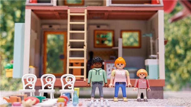 50 Jahre Playmobil - Vom Kinderzimmer zum Sammlerstück Figuren aus der Tiny-Haus-Spielwelt von Playmobil.