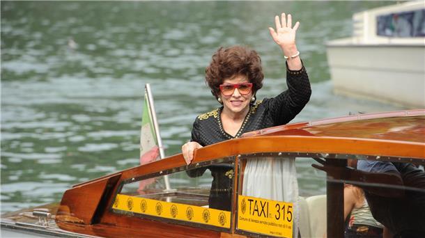 Filmfestspiele von Venedig 2012: Gina Lollobrigida kommt auf dem Lido an.