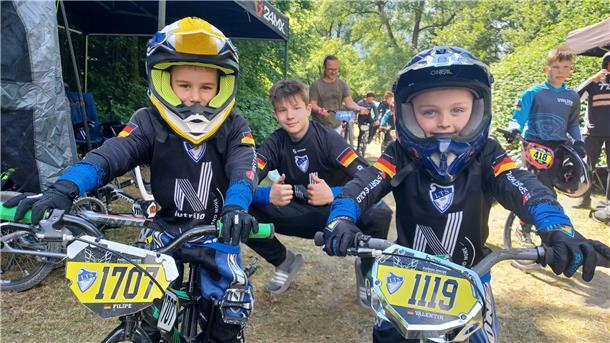 Finalisten unter sich: Filipe Reketzky (links), Valentin Gehrsen (rechts) und Erik Kückens (hinten Mitte) meisterten den BMX-Rennparcours bravourös und sicherten sich an beiden Tagen Plätze im Finale