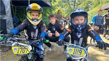 Finalisten unter sich: Filipe Reketzky (links), Valentin Gehrsen (rechts) und Erik Kückens (hinten Mitte) meisterten den BMX-Rennparcours bravourös und sicherten sich an beiden Tagen Plätze im Finale