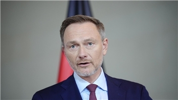 Finanzminister Christian Lindner (FDP) will mit seinem Etat für 2024 die im Grundgesetz verankerte Schuldenbremse wieder einhalten.