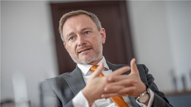 Lindner: Milliarden-Spielraum für Verteidigungsetat ab 2028 Finanzminister Christian Lindner sieht ab 2028 finanzielle Spielräume für den Verteidigungsetat.