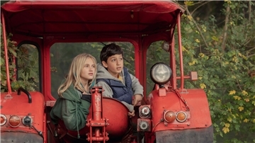 Finn (Miran Selcuk) und Jola (Lotte Engels) verduften einfach mal.