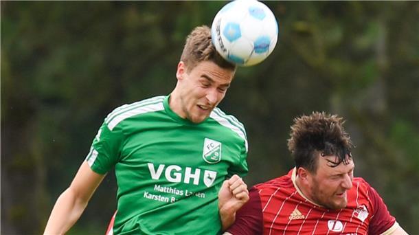 Finn-Niklas Klaus (links) konnte mit seinem Tor die Niederlage des FC Hagen/Uthlede nicht verhndern.