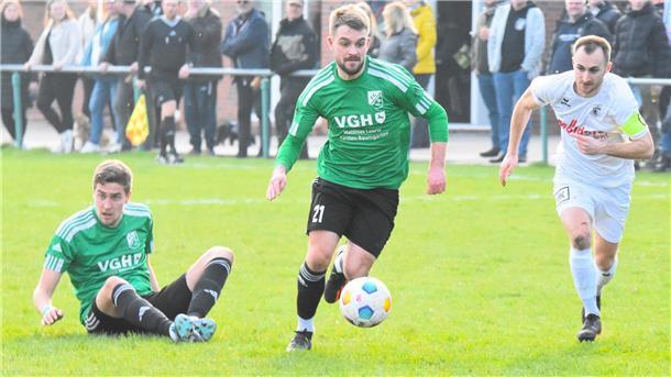Finn-Niklas Klaus (links) und Marcel Meyer schossen den FC Hagen/Uthlede zum Heimsieg gegen den Lüneburger SK Hansa.