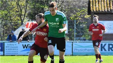 Finn-Niklas Klaus (Mitte) traf für den FC Hagen/Uthlede. 
