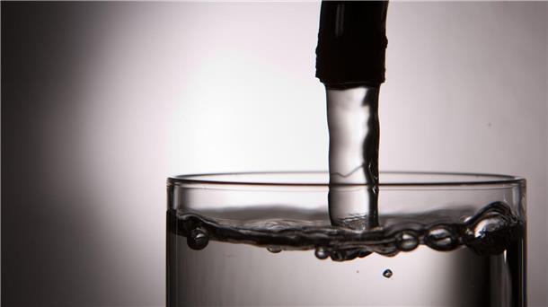 Negative Folgen der Wasserkrise in US-Stadt Flint für Kinder Flint hatte sich aus dem Versorgungsnetz abgekoppelt und sein Wasser aus dem Flint River bezogen (Symbolbild).