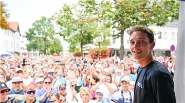 Florian Lipowitz wird in seiner Heimat begeistert empfangen.