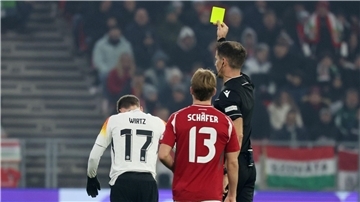 Florian Wirtz (l) verpasst das erste K.o.-Spiel in der Nations League. 