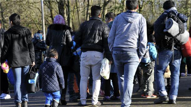 Flüchtlinge treffen 2015 an der Kreissporthalle in Hagen ein: Ist die Situation wieder mit 2015/16 vergleichbar? 