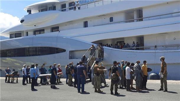 Hunderte Tote bei schwerem Bootsunglück im Mittelmeer? Flüchtlinge vom Unglücksboot sind nach Kalamata gebracht worden.