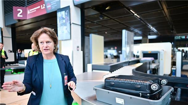 Fünf Jahre BER – Wie läuft es am Hauptstadtflughafen heute? Flughafenchefin Aletta von Massenbach versucht den BER als Innovationsstandort für neue Technologien zu etablieren. (Archivbild)