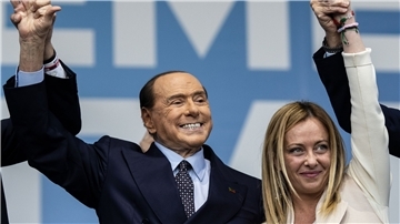 Forza-Italia-Chef Silvio Berlusconi und die Vorsitzende der rechtsextremen Partei Fratelli d’Italia (Brüder Italiens), Giorgia Meloni.