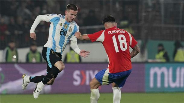Franco Mastantuono (l.) wechselt für eine Rekordsumme zu Real Madrid.