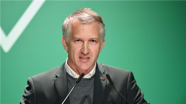 Medien: Ex-Werder-Chef Baumann neuer Schalke-Sportvorstand Frank Baumann arbeitete bis 2024 bei Werder Bremen.