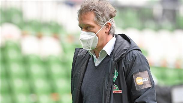 Frank Baumann wirkt nach dem Abpfiff traurig und leer.