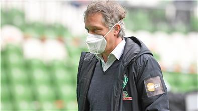 Frank Baumann wirkt nach dem Abpfiff traurig und leer.