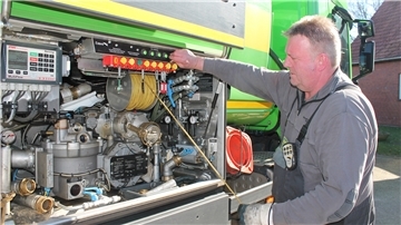 Frank Mangels, Tankwagenfahrer bei der Raiffeisen Lune.