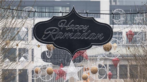 Erstmals Ramadan-Beleuchtung in Frankfurt Frankfurt hatte die Beleuchtung anlässlich des bevorstehenden Ramadan aufhängen lassen.