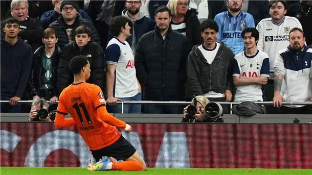 Bei Tottenham: Eintracht rettet 1:1 dank Keeper Kauã Santos Frankfurts Hugo Ekitiké ließ die mitgereisten Fans früh jubeln.