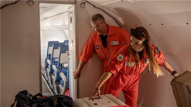 Frankreich fliegt von der Insel La Réunion Hilfe nach Mayotte ein.