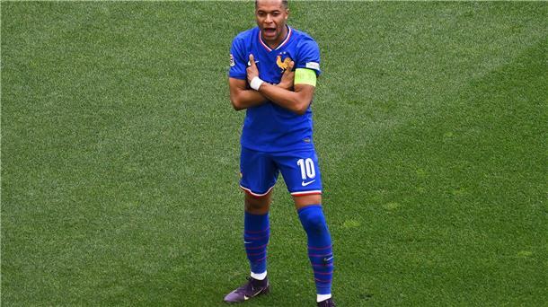 Nagelsmann denkt weiter groß: „Durchmarschieren“ zur WM Frankreichs Matchwinner Kylian Mbappé in seiner typischen Jubelpose.